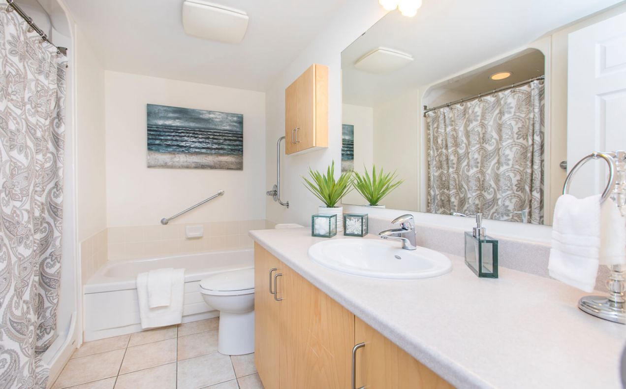 Bathroom with shower and bathtub in one bedroom apartment